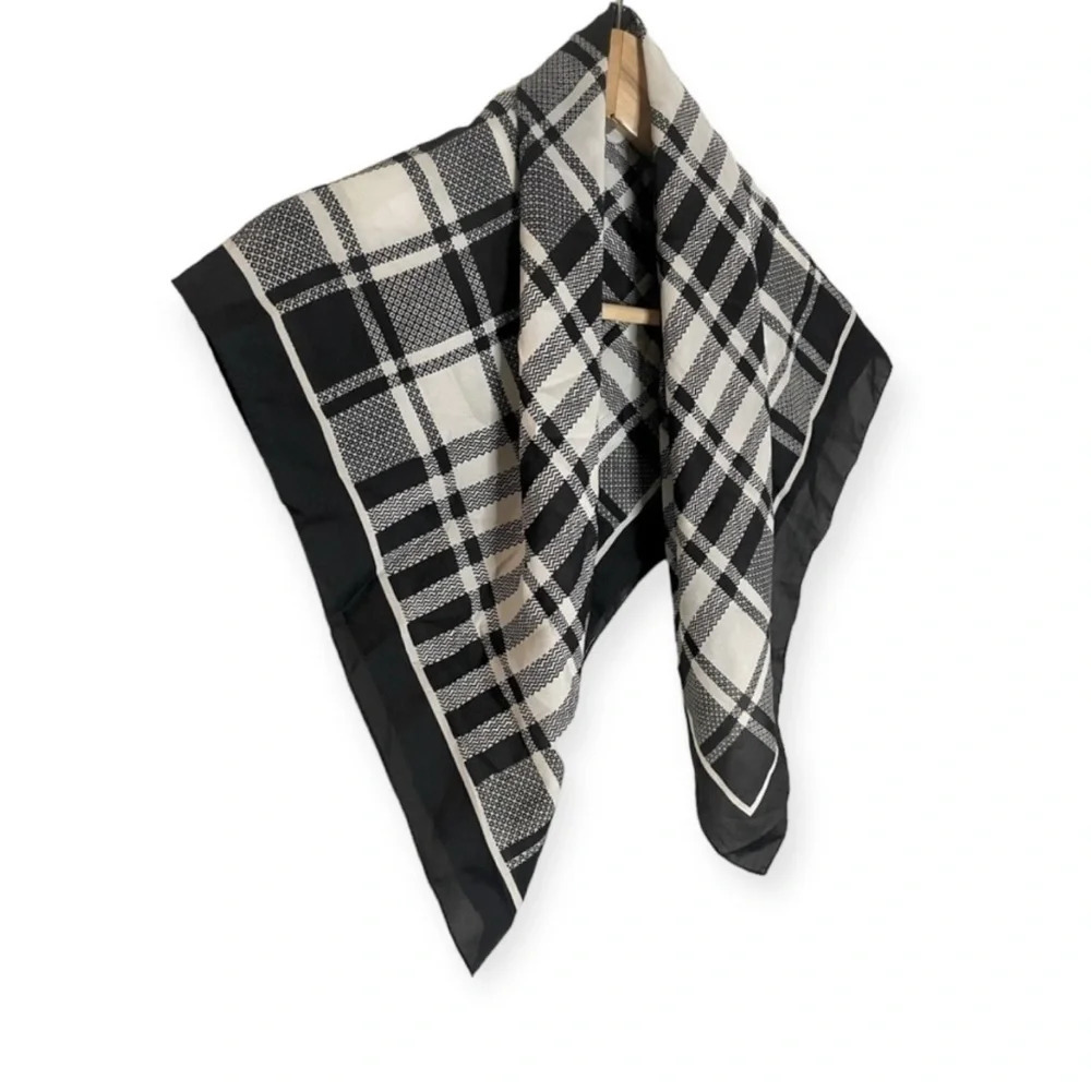 Vintage Liz Sinclair Square Black & White Plaid Checkered Scarf